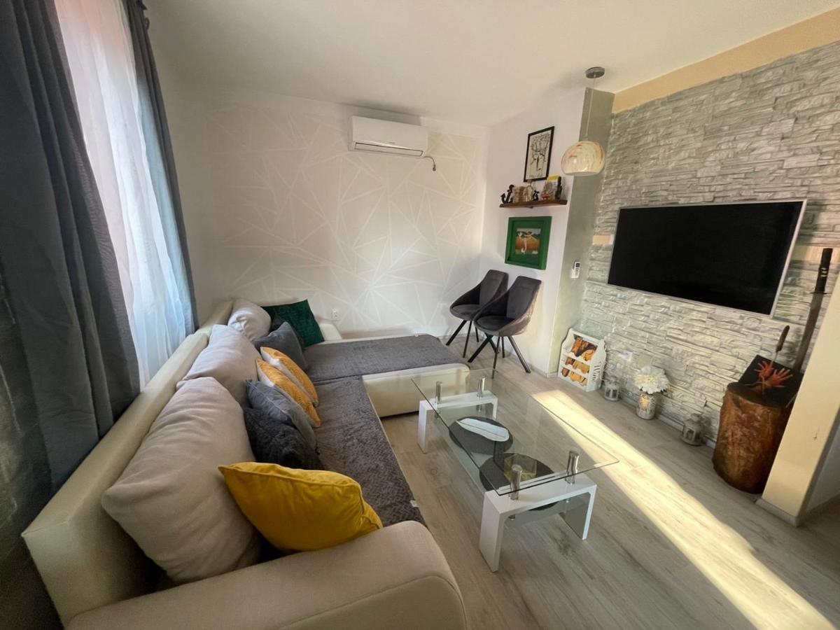 First Choice Apartment เนเรซีน ภายนอก รูปภาพ