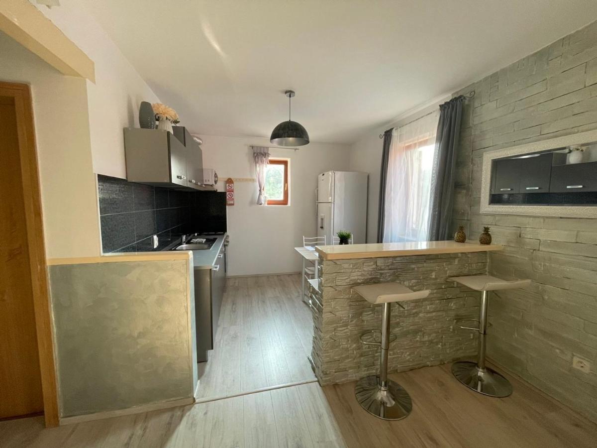 First Choice Apartment เนเรซีน ภายนอก รูปภาพ